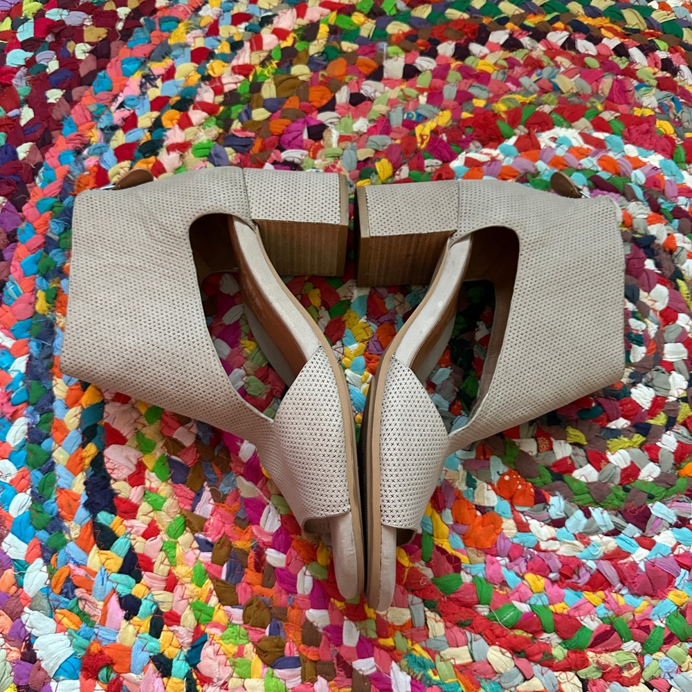Gentle Souls Kenneth Cole Sandal Heels Size 9M Beige Leather Charlene 2 - Picture 7 of 13